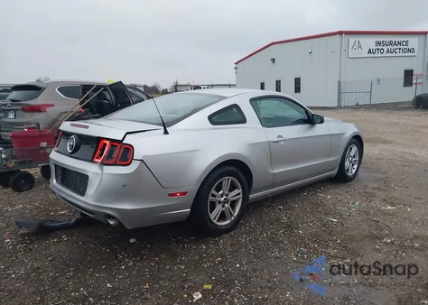 2014 Ford Mustang V6 z USA, uszkodzony, nr VIN 1ZVBP8AM9E5256083
